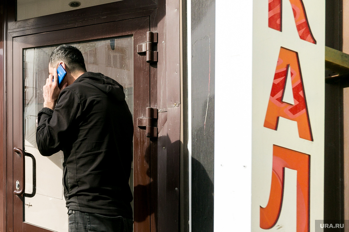 Мошенники вымогали деньги у пенсионерки по телефону. Фото: Денис Моргунов © URA.RU