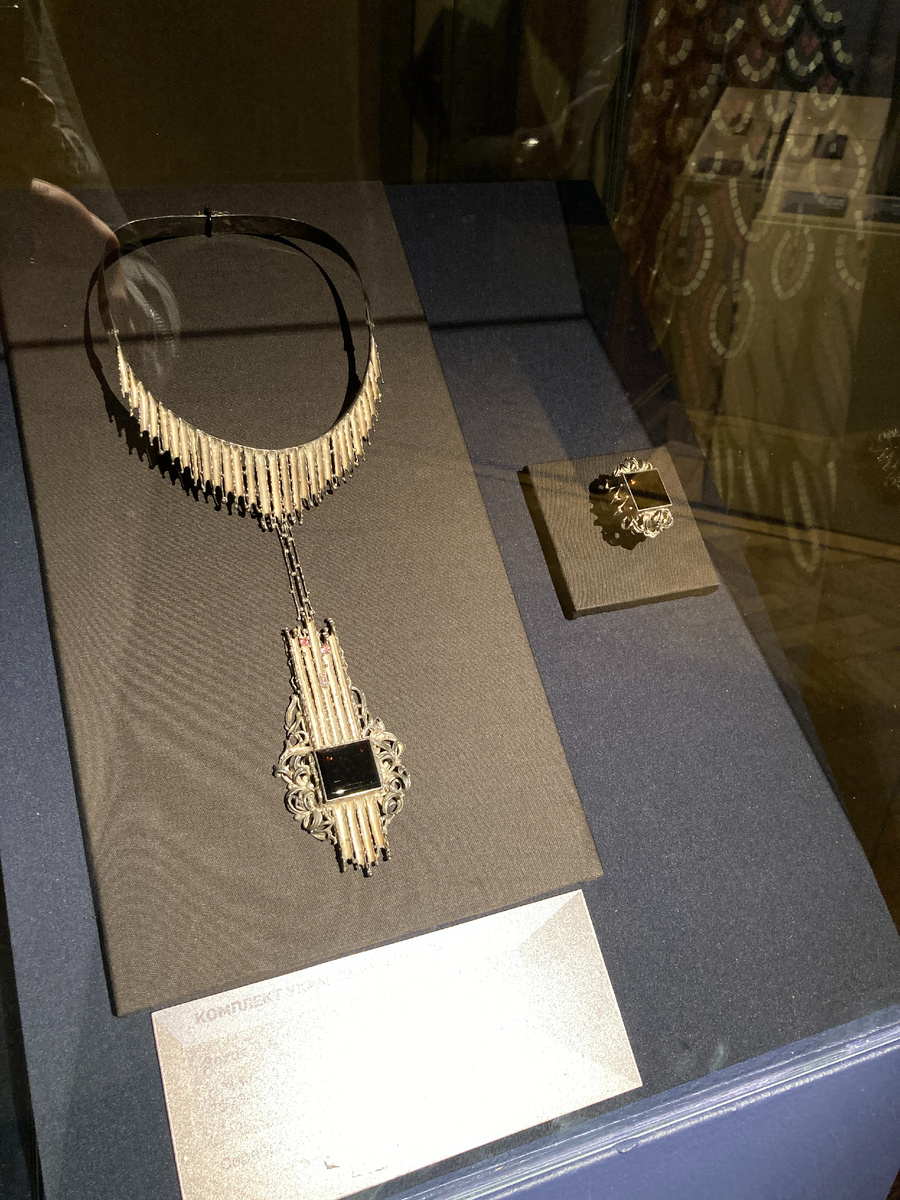 Комплект украшений "Хорал", Зотов Владимир Алексеевич г.Москва 1970-е, кварц дымчатый, турмалин, серебро, зернь, монтировка