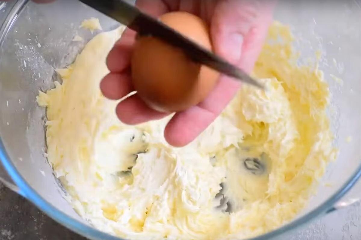 iamcook / VK📷Миксером взбейте эти ингредиенты до кремообразного состояния. Добавьте яйцо и доведите массу миксером до однородной смеси.