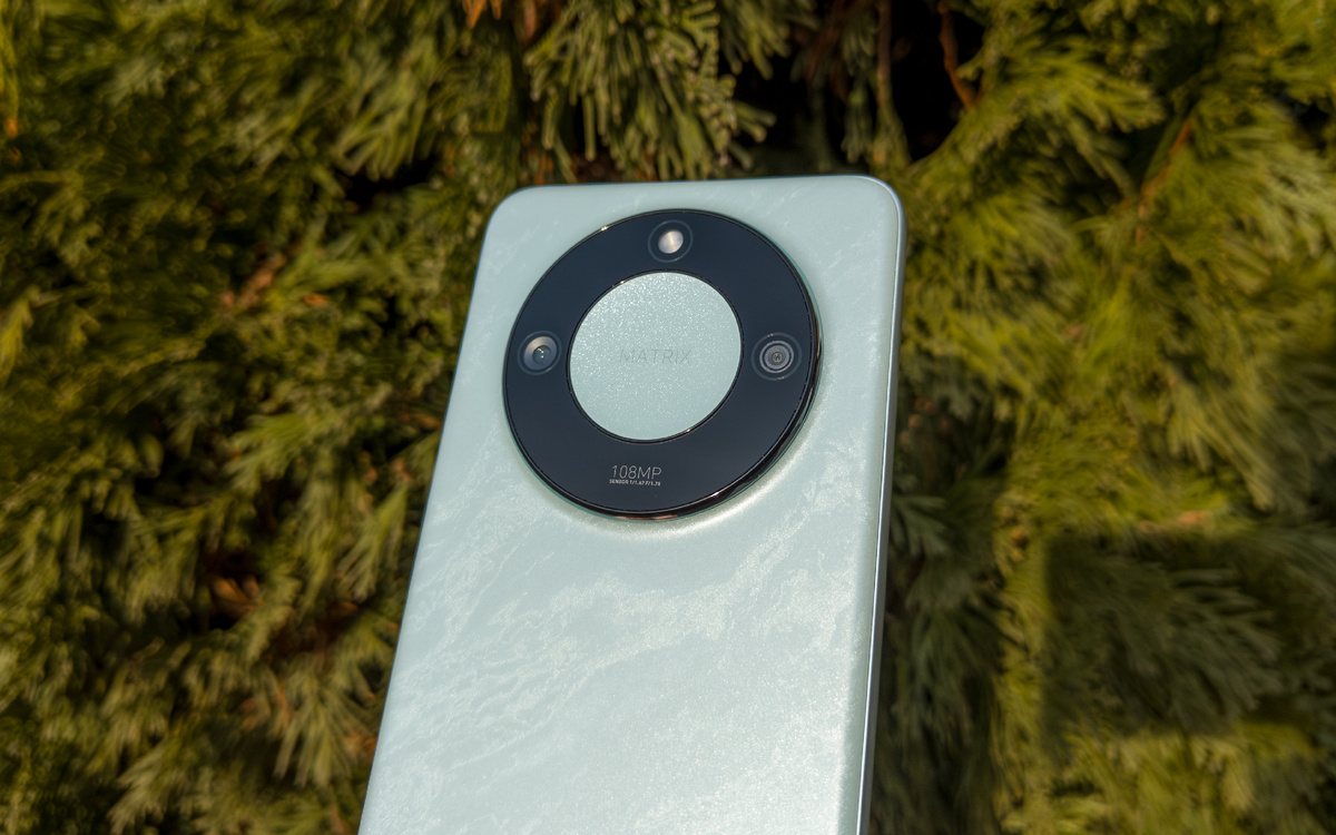 HONOR X9c Smart в цвете «океанический голубой»