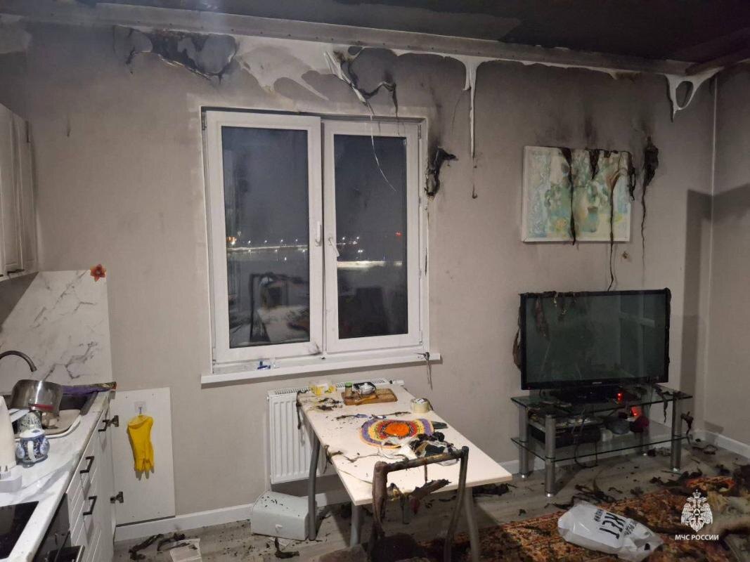    В столице Югры спасатель в нерабочее время потушил пожар в квартире соседки