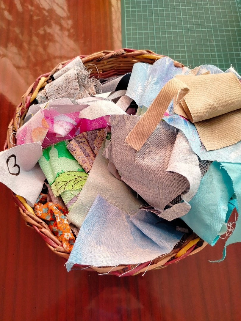 лоскутки хлопковой ткани разных расцветок