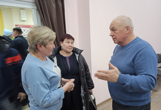 
Насущные вопросы обсуждали после собрания с Вадимом Лысановым