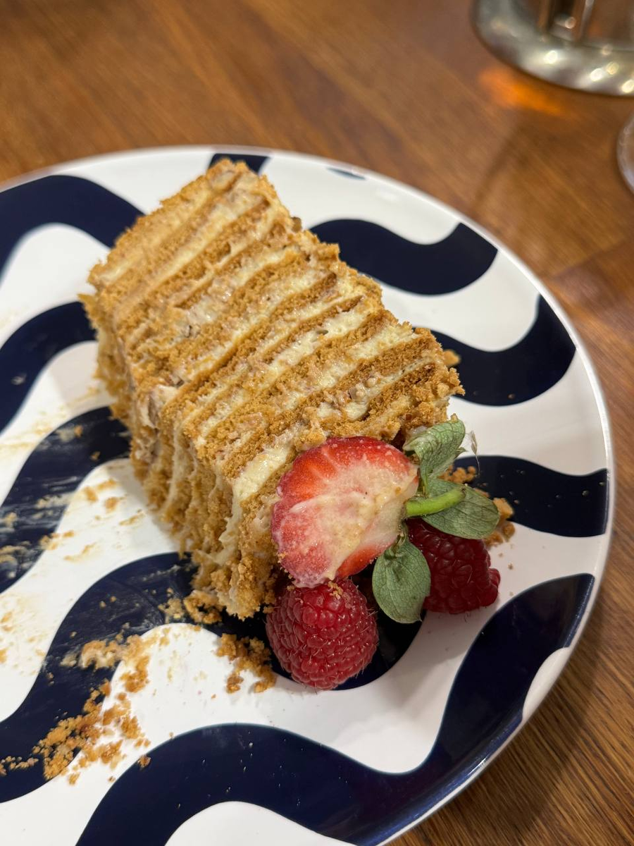 идеальный разрез получается, если отмерять вес коржей и крема