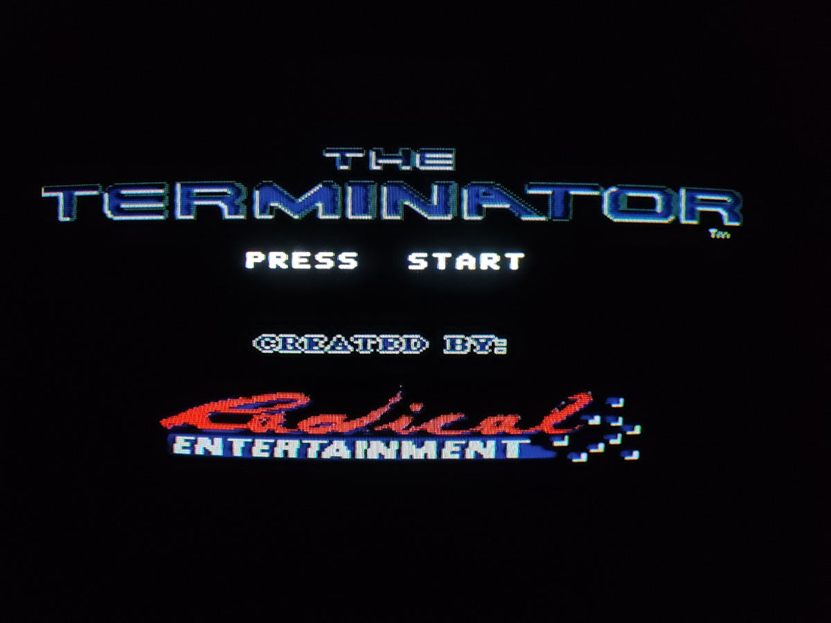 Фото сделаны мной. На фото игра Termina. Оригинал игры "Terminator" был разработан Radical Entertainment и издан Mindscape в 1992г. для NES. Фото демонстрирует начальную заставку игры, а так же общий визуальный фон игры. Подробнее об этом рассказано в статье. Все материалы принадлежат правообладателям и размещены исключительно в информационных целях.
