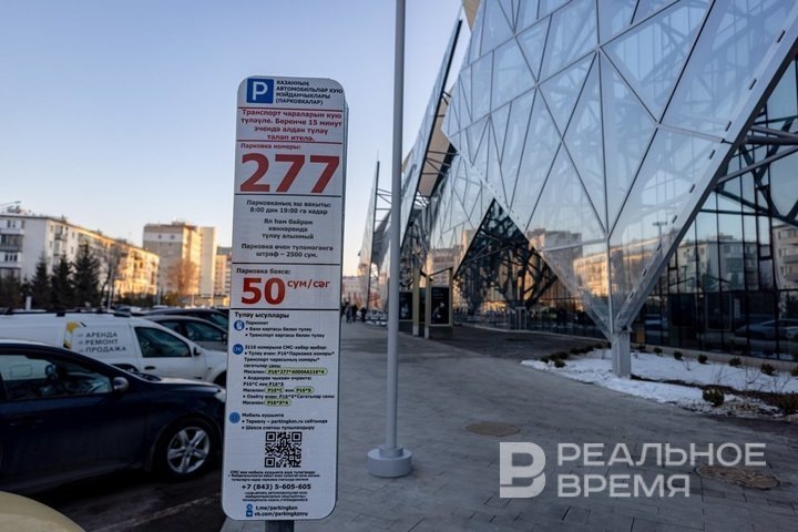 Скоро у театра Камала откроют парковку, щиты уже установлены. Фото: Мария Зверева