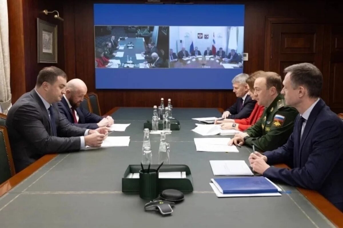    Губернатор Омской области обсудил с замминистра обороны РФ парк «Патриот»