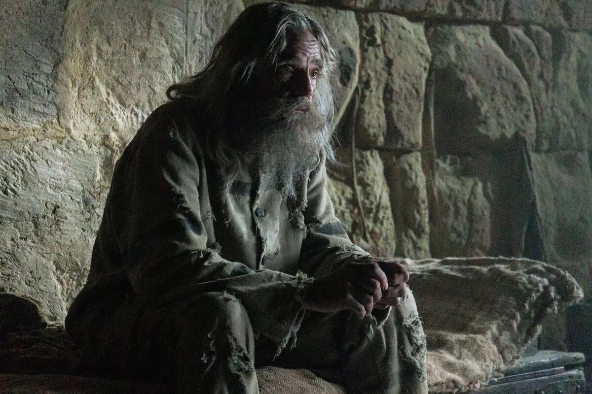 Крутой интеллигентный аббат, еще живой