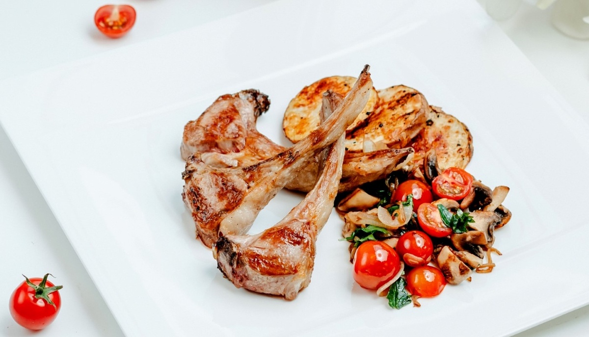    Мясные стейки всегда получатся удачными (фото: freepik.com)