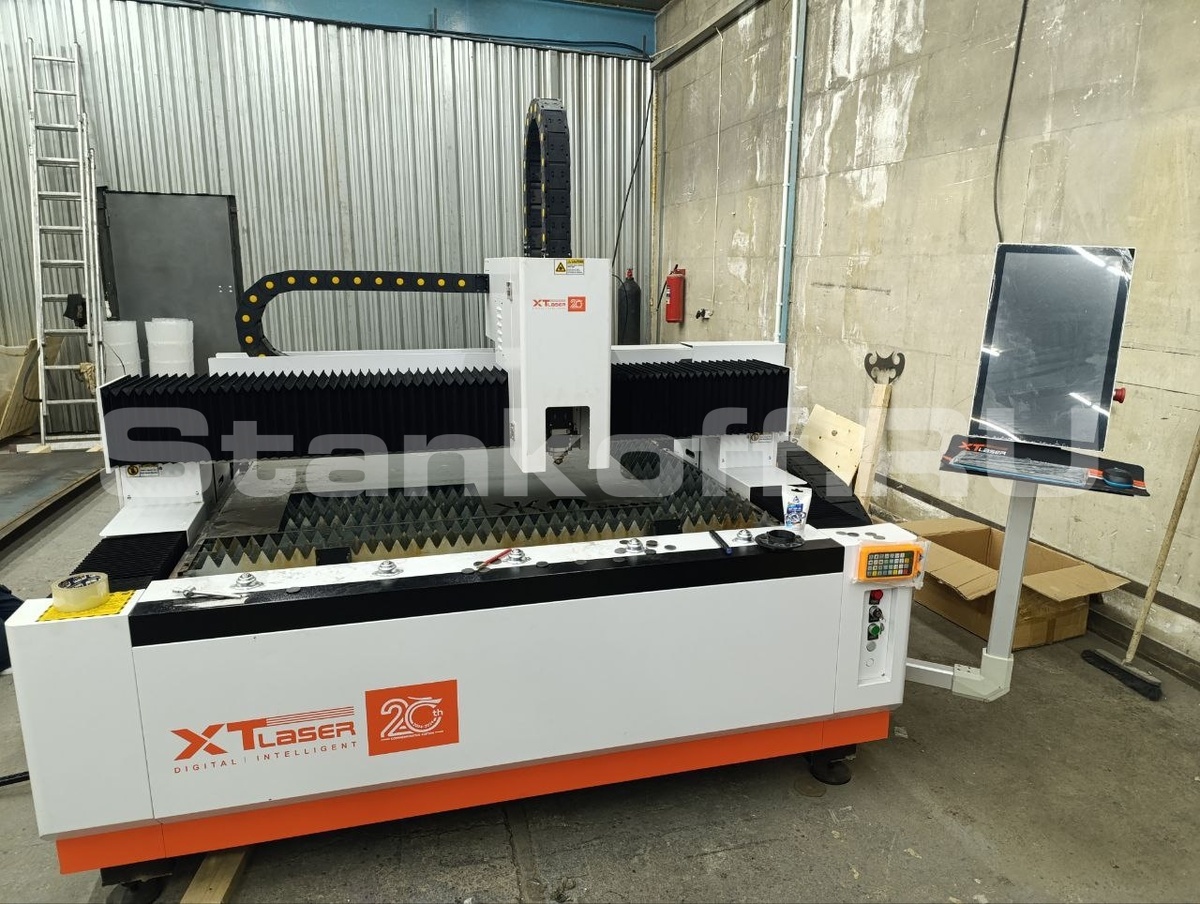  Оптоволоконный станок для резки металла XTC-1530H/3000 Reci

