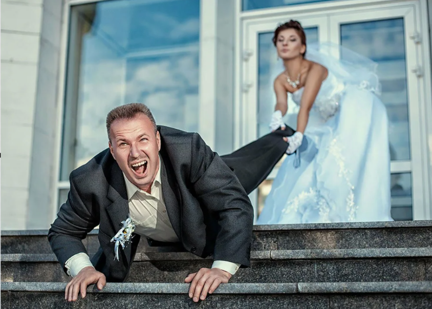 Народное творчество. Без комментариев, как говорится. Зачем женщины так себя унижают? На собственной свадьбе, заметим в скобках...