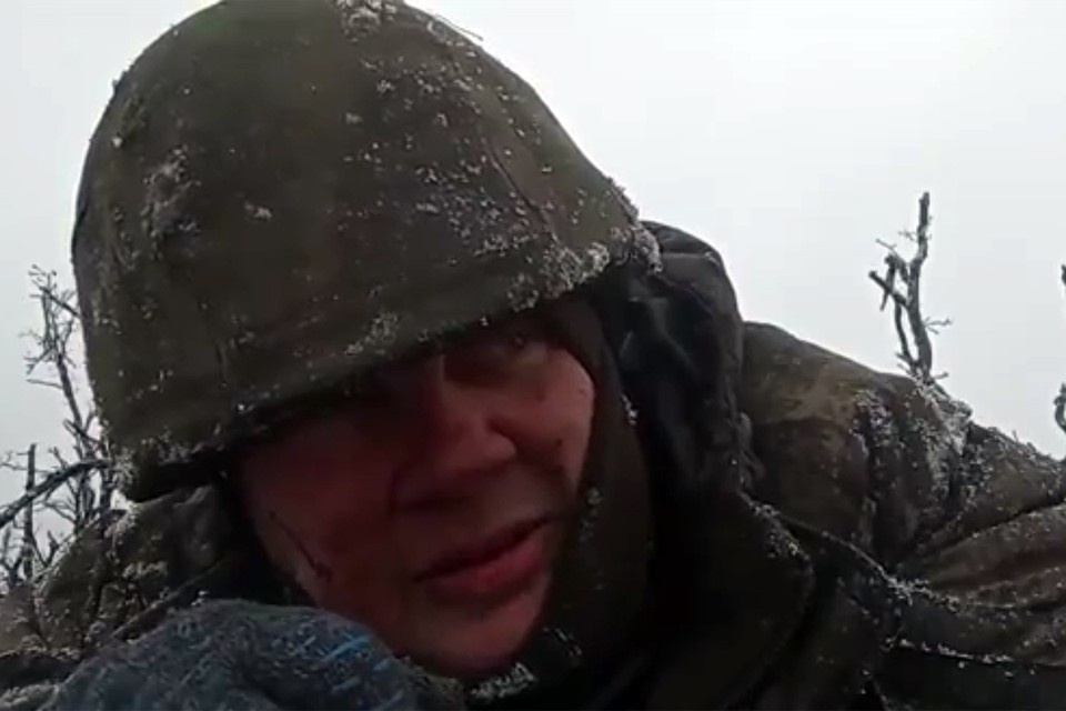    Глядя фактически в лицо смерти, боец читает стихи Игоря Талькова
