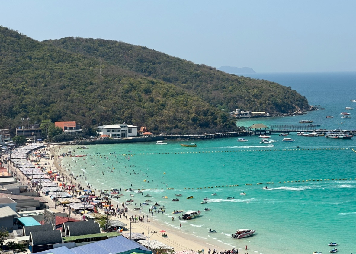 Вид на главный причал Таваен (пляж)