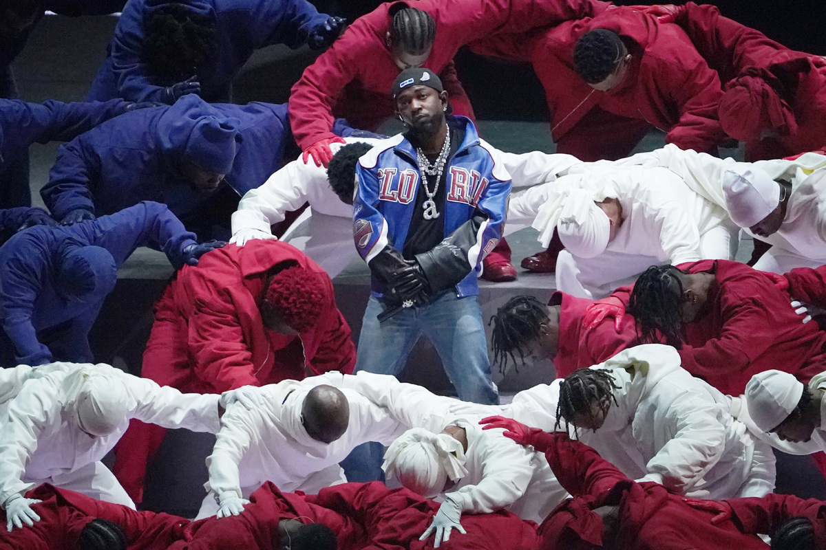     Все обсуждают шоу Кендрика Ламара на «Супербоуле-2025»: как рэпер опустил Дрейка и разозлил Трампа