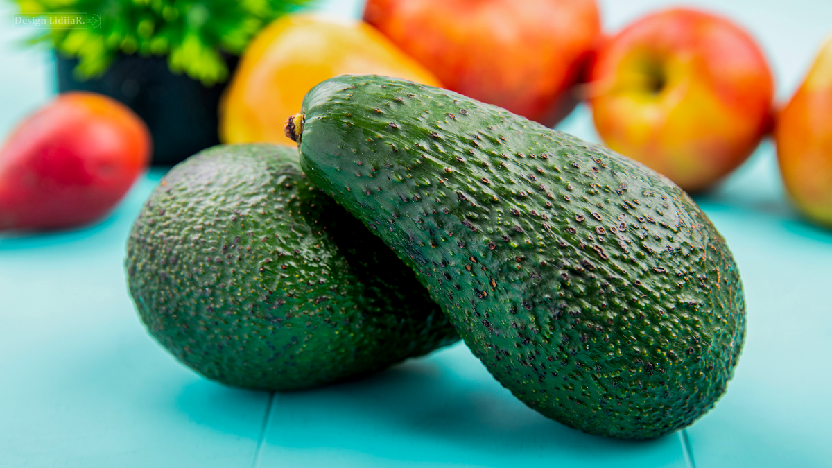 https://www.freepik.com/free-photo/front-view-green-fresh-avocado-blue-surface_9478672.htm#fromView=search&page=3&position=0&uuid=4e980528-42d8-4110-bfdd-6cd040c76719&query=avocado+tree