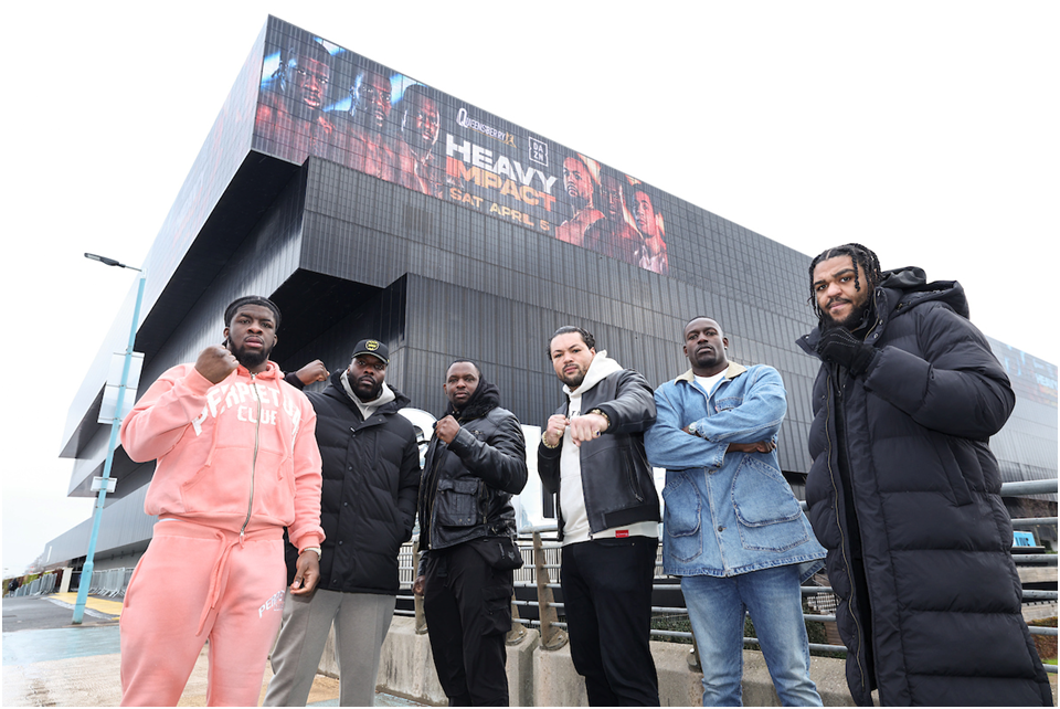 Участники вечера бокса в Манчестере 5 апреля.