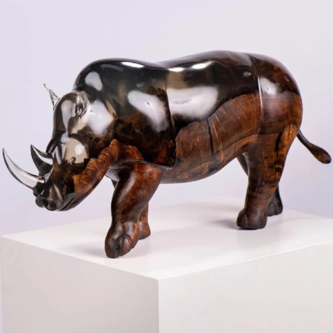 Большой арт-экспонат "Носорог"