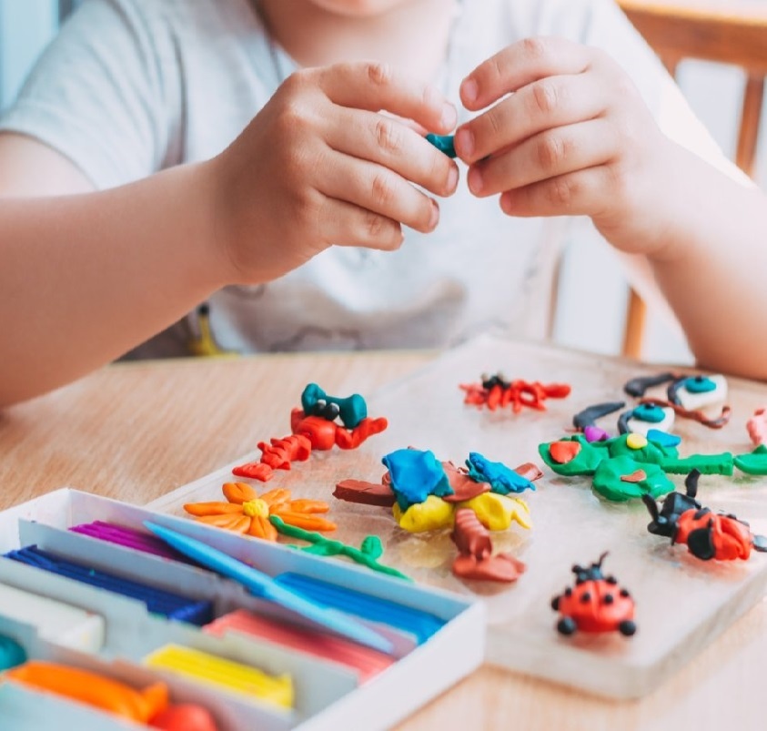 Все любят пластилин, но только не на ковре...