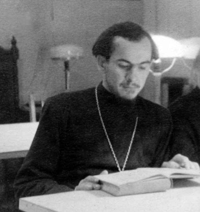 О. Василий Лесняк в библиотеке Духовной Академии