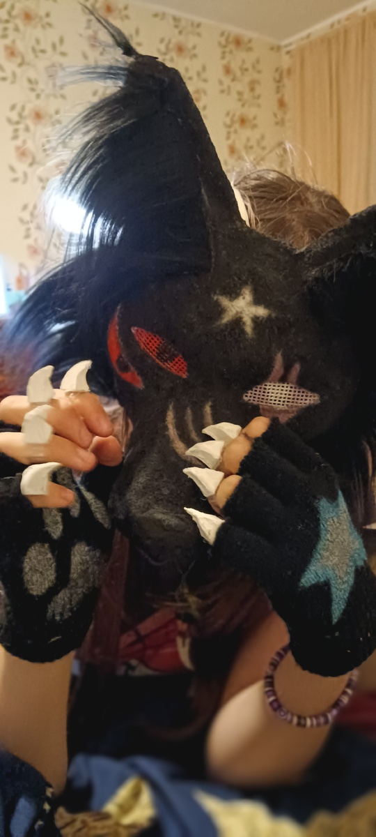 Сделала себе новые перчаткии когти для волка!)