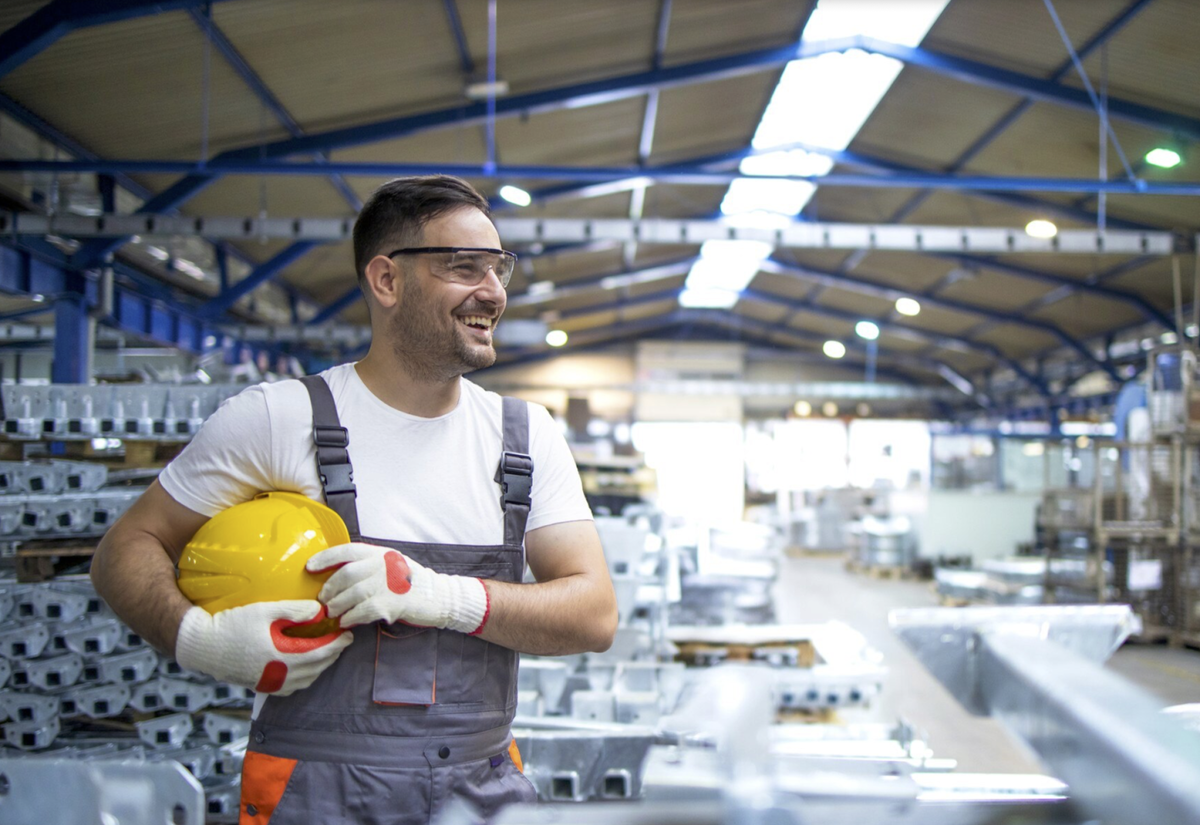 Производственные компании сильнее других страдают от дефицита кадров