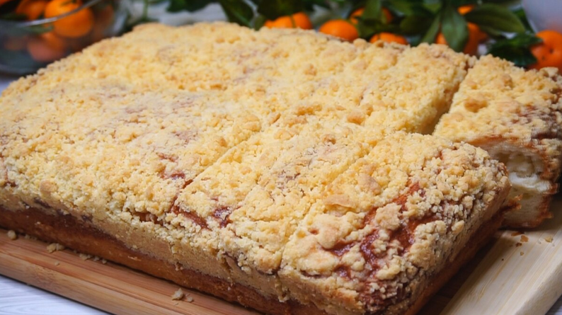 В детстве такой пирог, мне казался самым вкуснейшим, а в особенности крошка сверху: Немецкий пирог "Кухен"