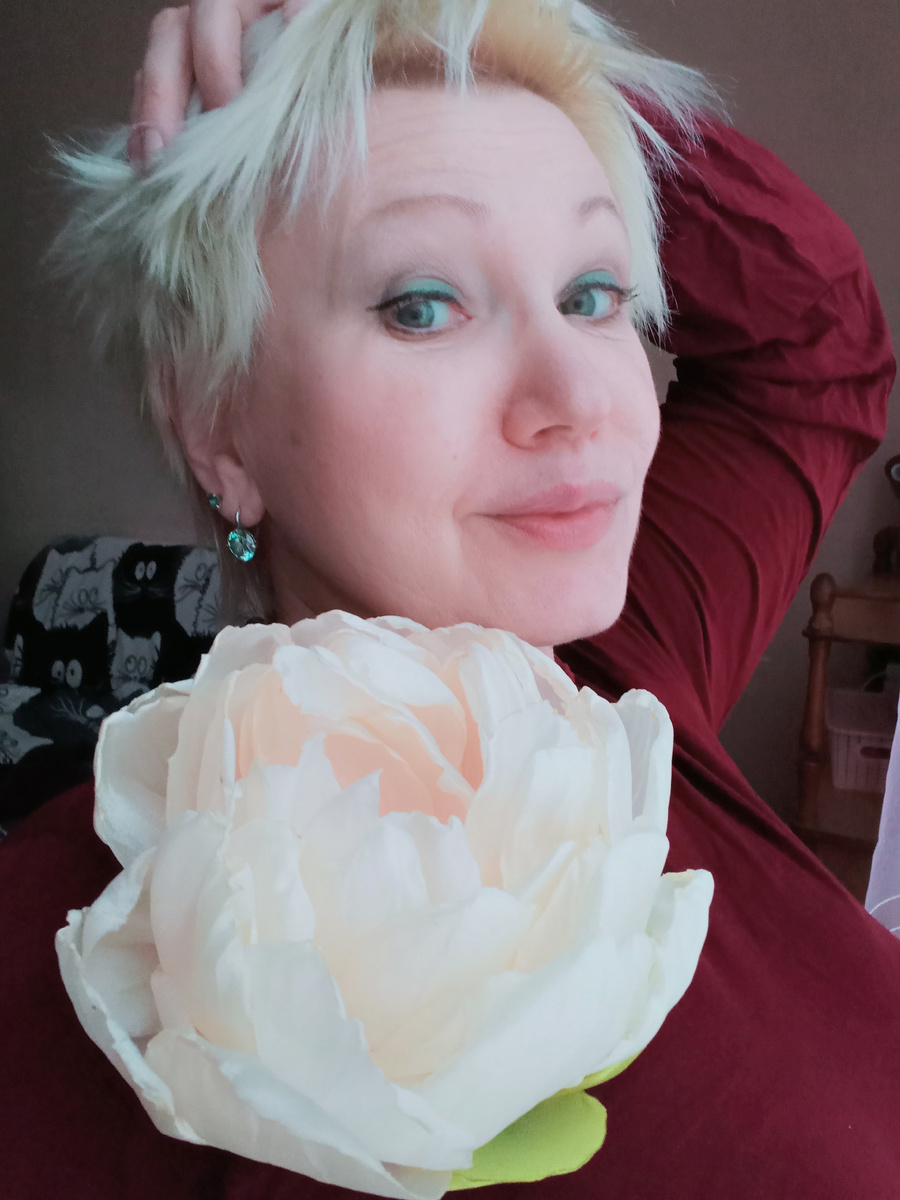  Умирать буду красивой. И думаю, с другой прической (вылезут все).