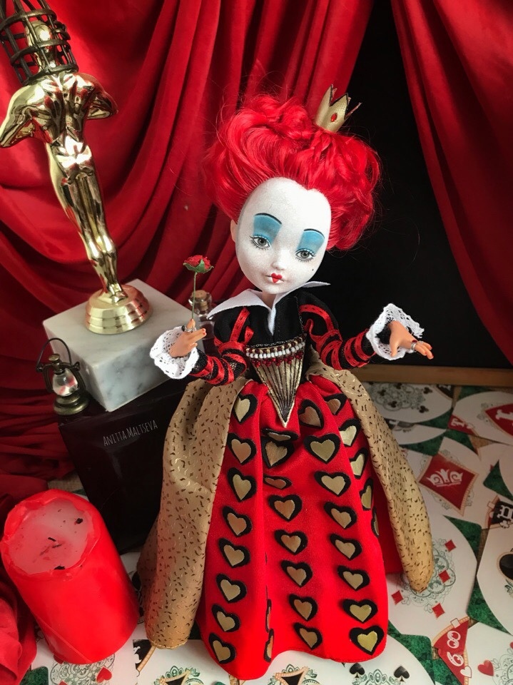 Красная Королева по мотивам фильиа Тима Бертона, в пару к Белой Королеве. Листай. чтобы увидеть больше фото!