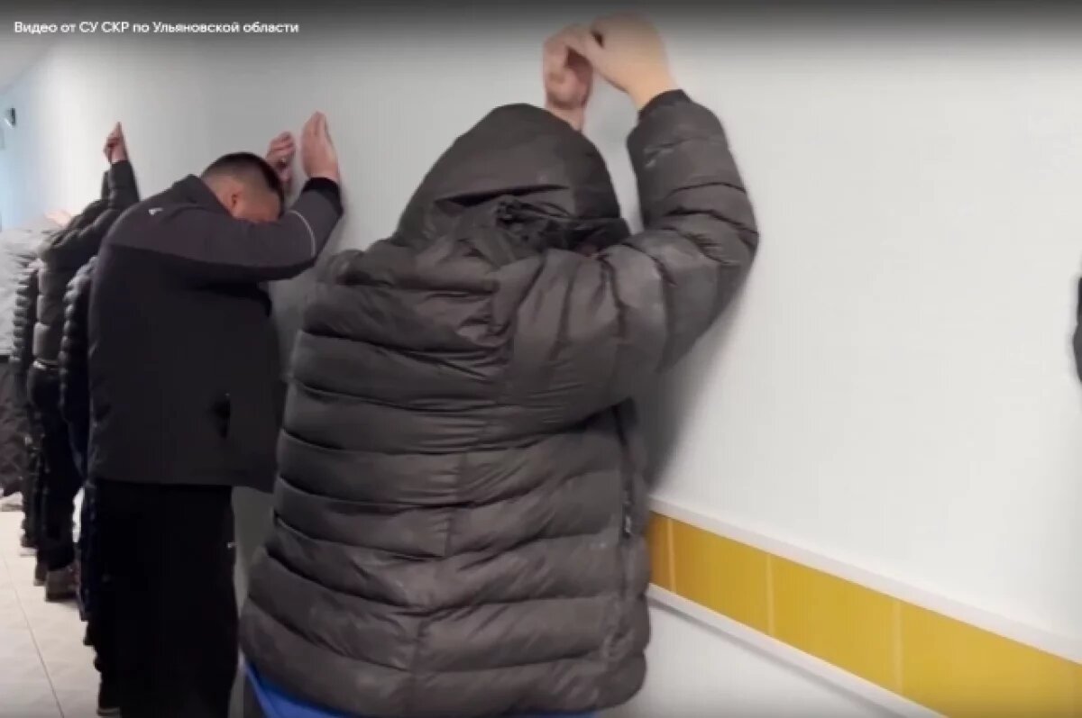    В Ульяновске задержаны 22 члена группировки, изъяты оружие и деньги: видео