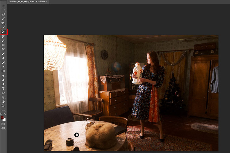 Лечащую кисть можно найти слева на панели инструментов / Иллюстрация: Алиса Смирнова
