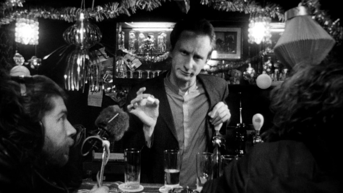 Пролистните изображение, чтобы увидеть следующий кадр из фильма «Человек кусает собаку» (1992)