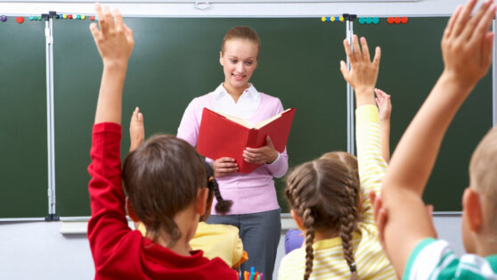    Учителей в России предложили поощрять за успехи учеников Роман Захаров