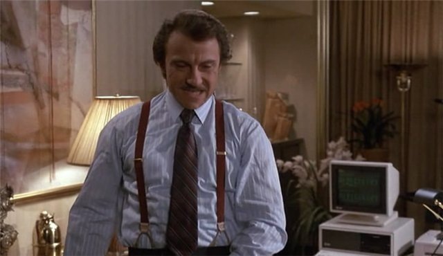 Пролистните изображение, чтобы увидеть следующий кадр из фильма «Мошенники» (1986)