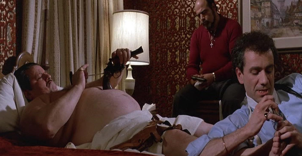 Пролистните изображение, чтобы увидеть следующий кадр из фильма «Мошенники» (1986)