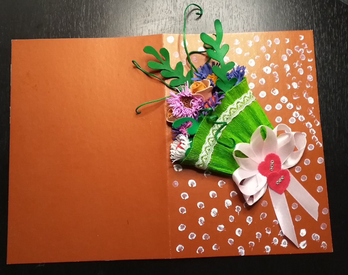 Картон в цвете с одной, лицевой стороны.