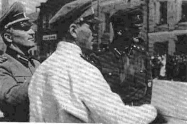    Слева направо: начальник штаба Гвардейского батальона РОА полковник РОА К.Г. Кромиади, генерал Г.Н. Жиленков и офицер связи РОА при штабе 16-й армии Вермахта полковник РОА В.Г. Баерский. Псков, 22 июня 1943 г. Фото: Commons.wikimedia.org