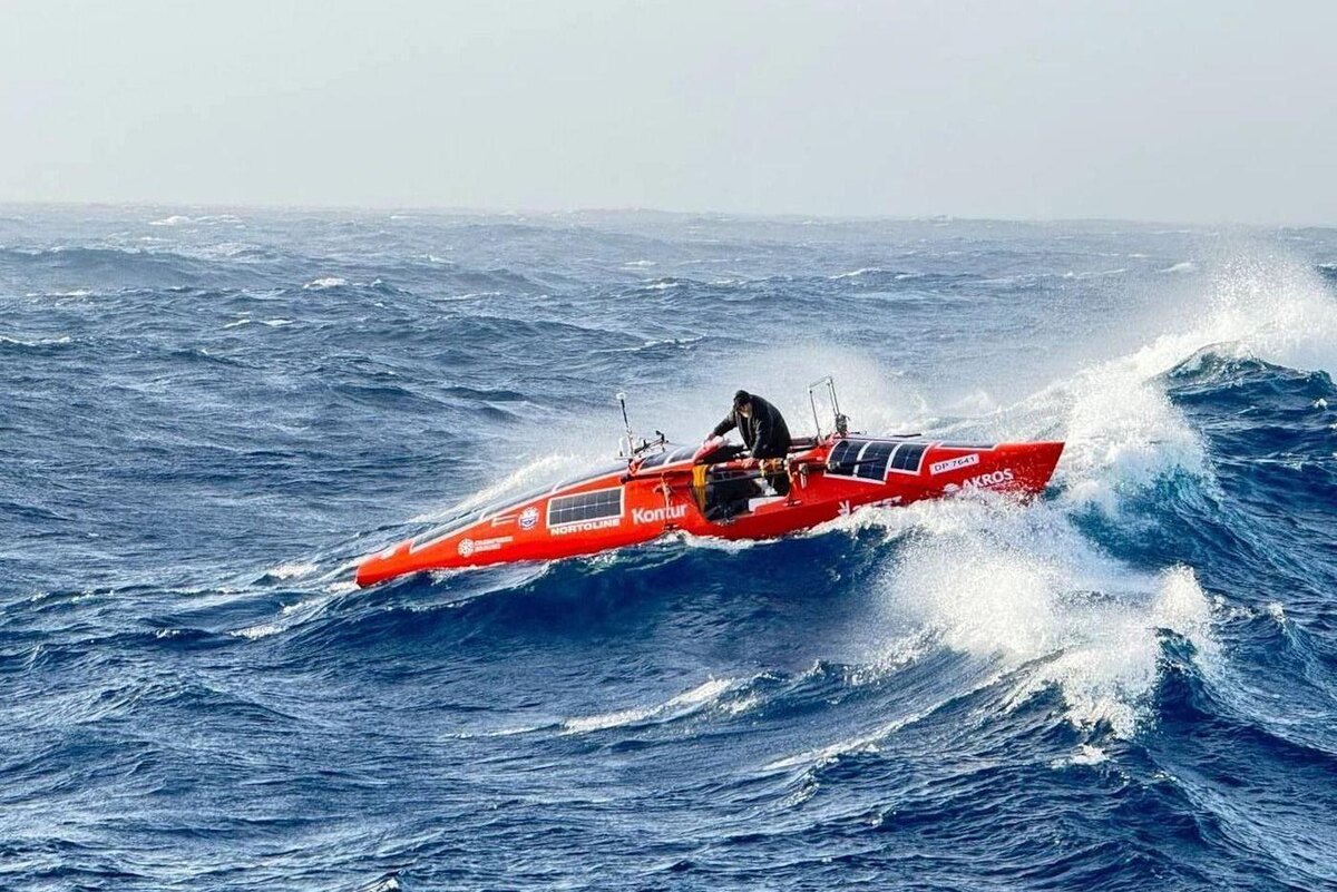 Telegram | @konyukhovfedor
Лодка "АКРОС", управляемая Фёдором Конюховым, добралась до Индийского океана.