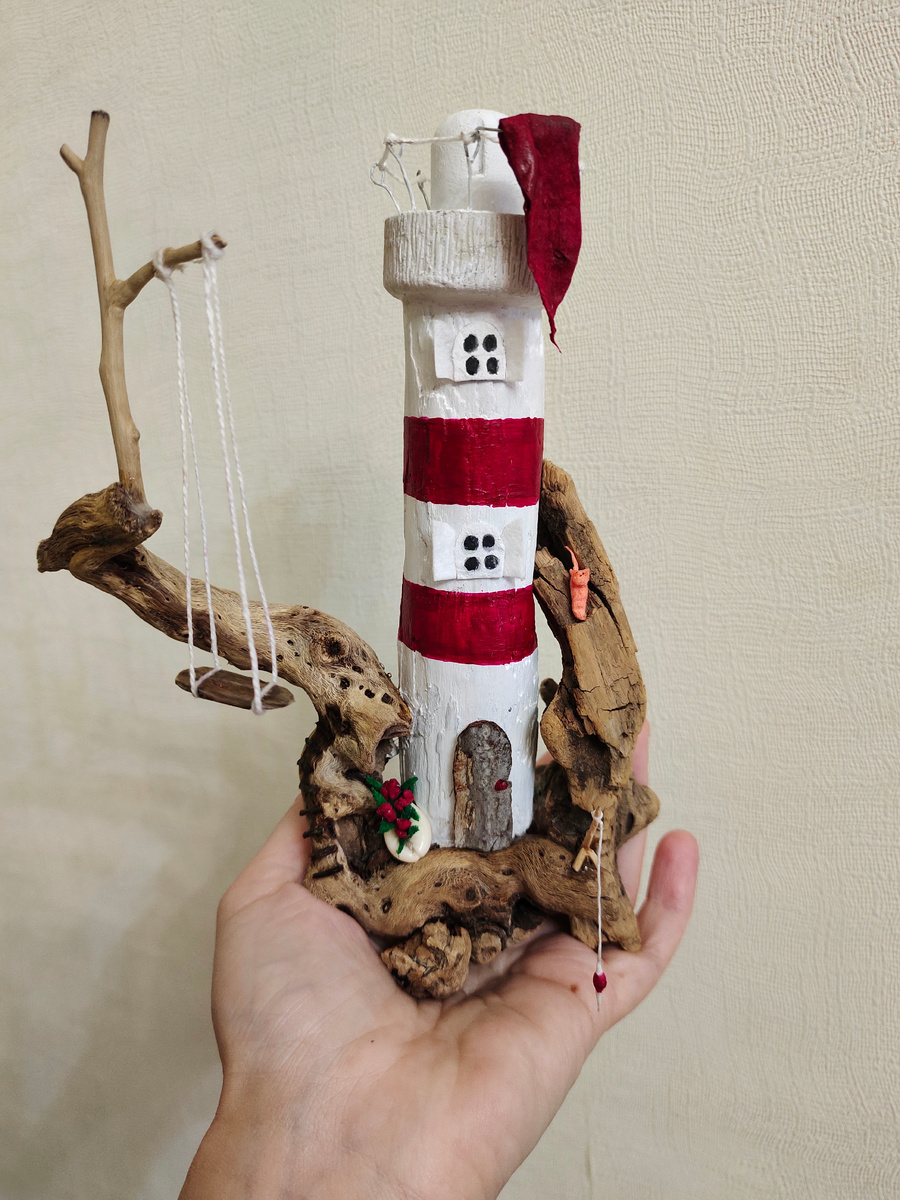 Поделка из дрифтвуда и ваты