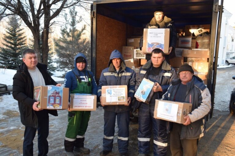    Около двух тонн гуманитарной помощи с подарками собрали в Ташлинском районе для бойцов СВО Кристина Просвиркина