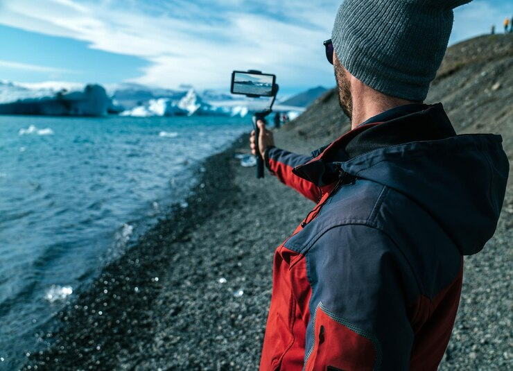 Делайте фото, даже если путешествуете одни. Источник: freepik.com