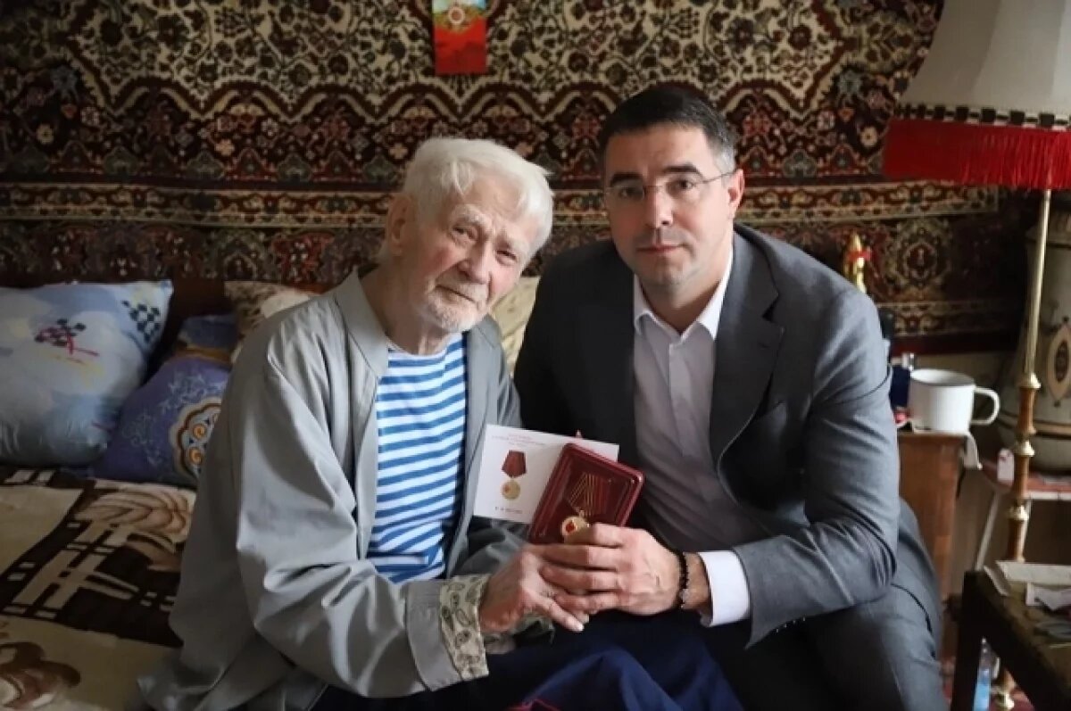    Вручение памятной медали Ивану Васильевичу Федосееву