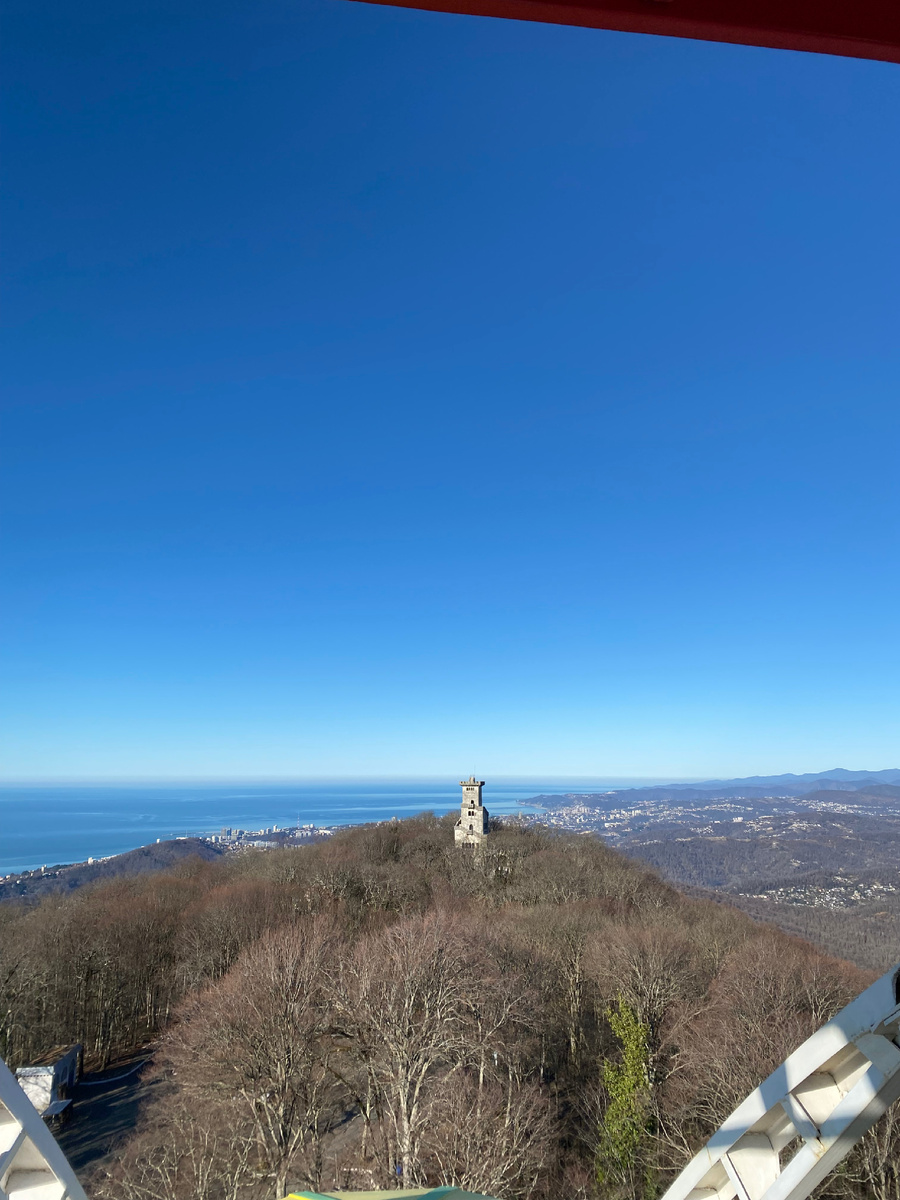 Вид на башню с Колеса обозрения