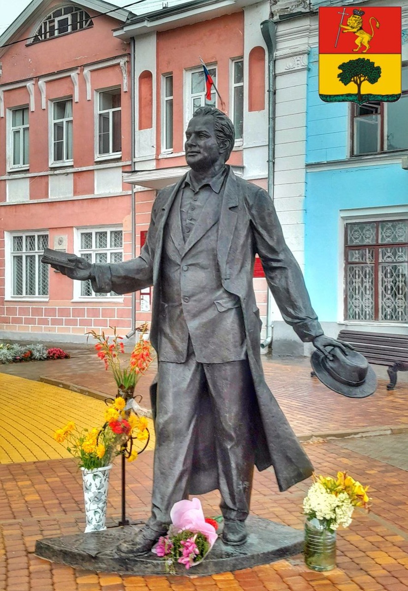 Памятник Алексею Фатьянову в Вязниках. Фото автора Телеграмм - канала «Городские открытки»: https://t.me/city_postcard