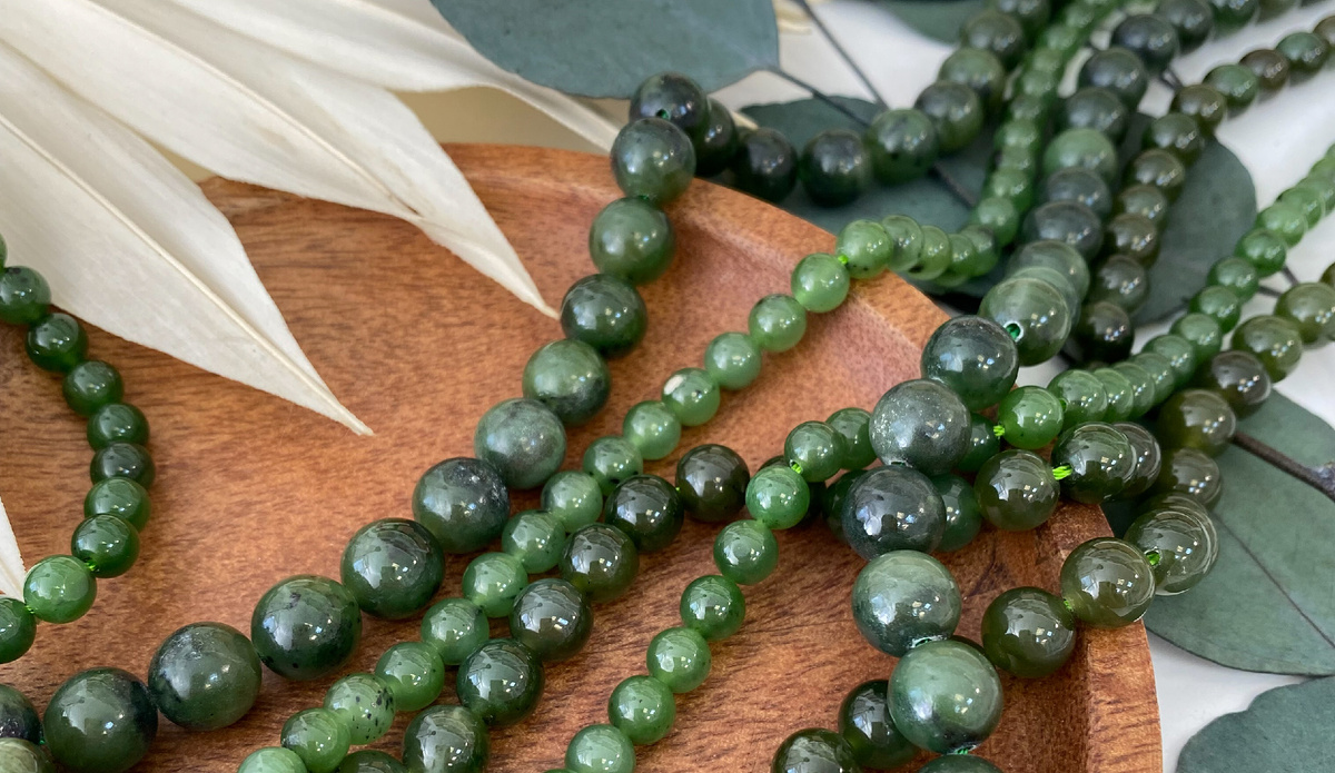 Бусины из натурального нефрита