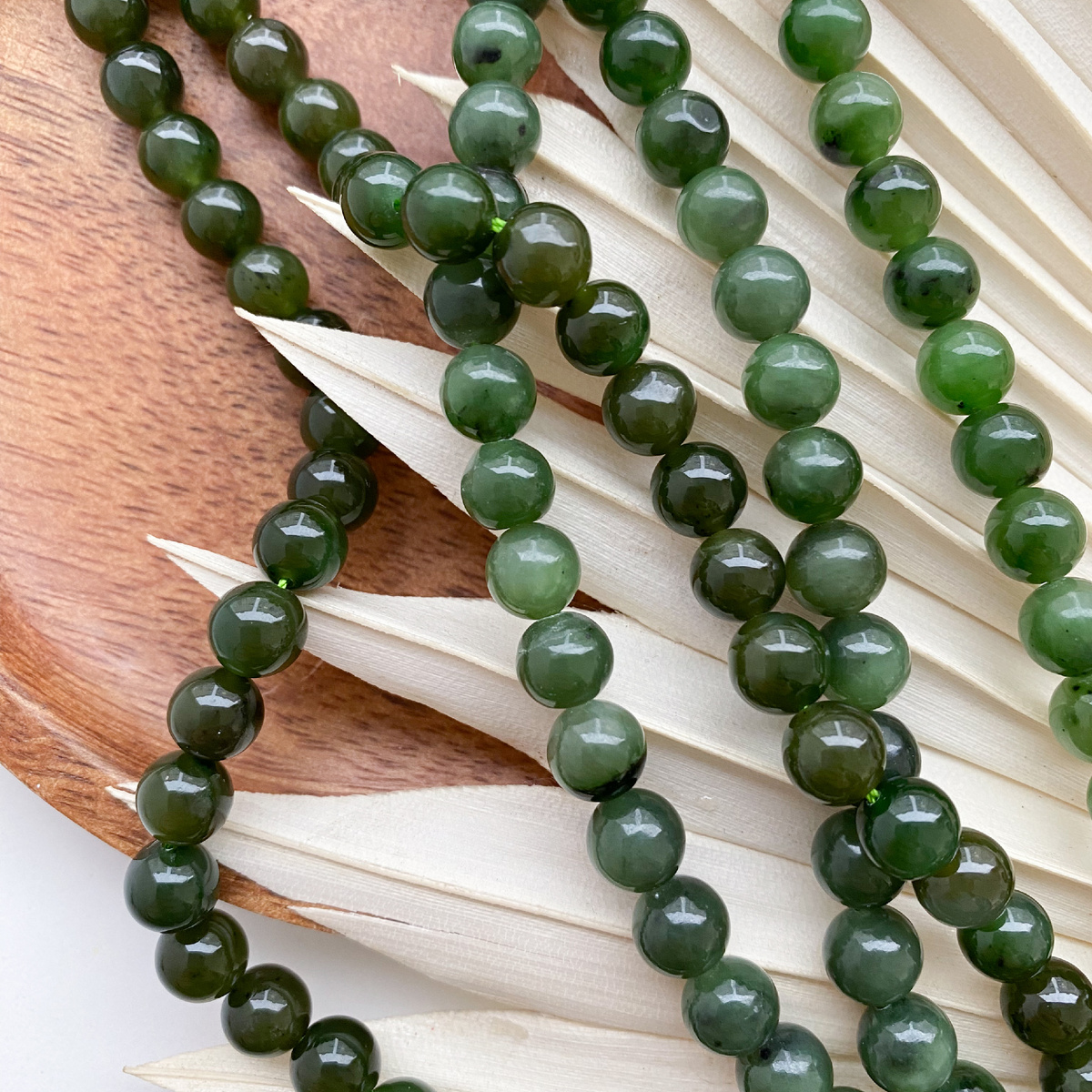 Бусины из натурального нефрита