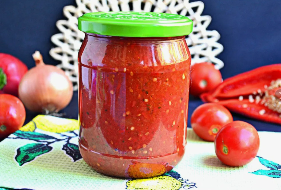 Приготовленная томатная заправку на зиму