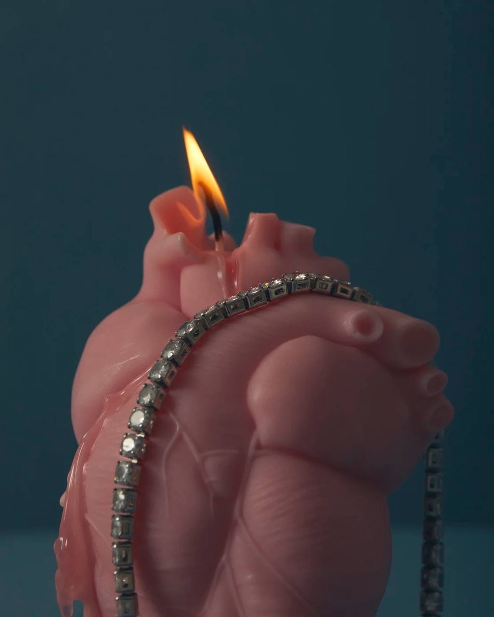 nōtem выпустили свечу в форме анатомического сердца ко Дню всех влюблённых  