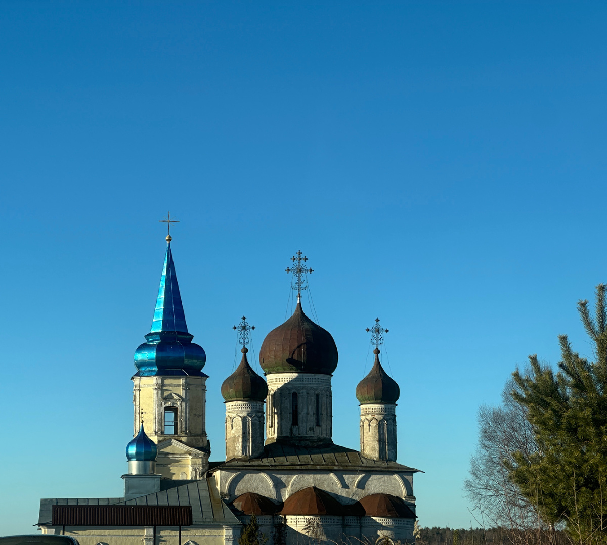 Церковь Успения Пресвятой Богородицы в Иванишах. Фото автора.