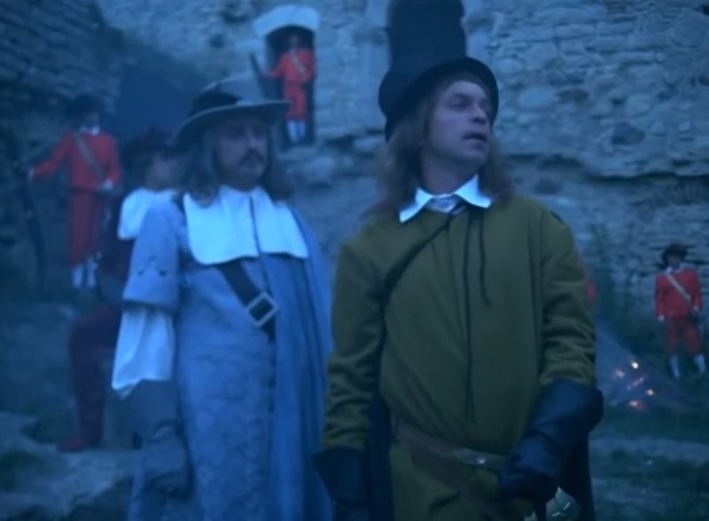 Монк в компании Атоса. Кадр из фильма "Тайна королевы Анны, или Мушкетёры тридцать лет спустя".