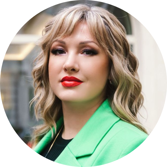 «Такими нарушениями образовательного процесса дело не ограничивалось, откровенничала с нами Олеся. - Были случаи, когда мальчик приносил в школу нож, во время уроков ругался матом, мочился под парту, а на переменах снимал штаны, имитировал половой акт с детьми через одежду, неоднократно издевался над моим ребенком».